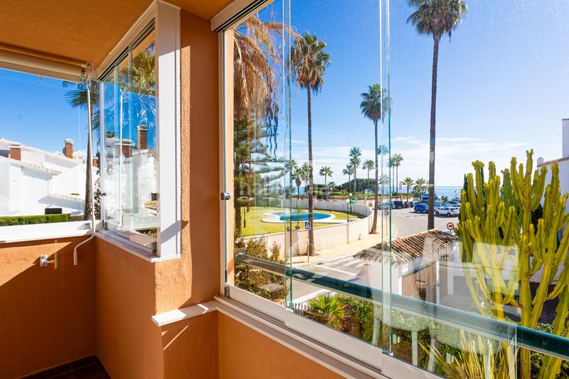 Foto 4fd58277-972a-46ee-8a13-fcbcfdb063bc. Apartamento fantástico apartamento esquinero reformado con vistas al mar en alicate playa en Marbella