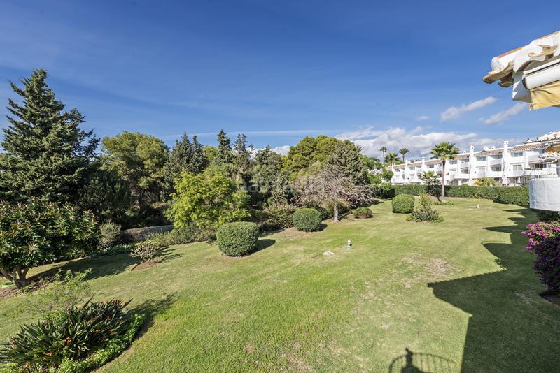 Foto c76bb011-422c-4649-8ff6-01e9d73331cb. Àtic amb piscina a Calahonda Mijas