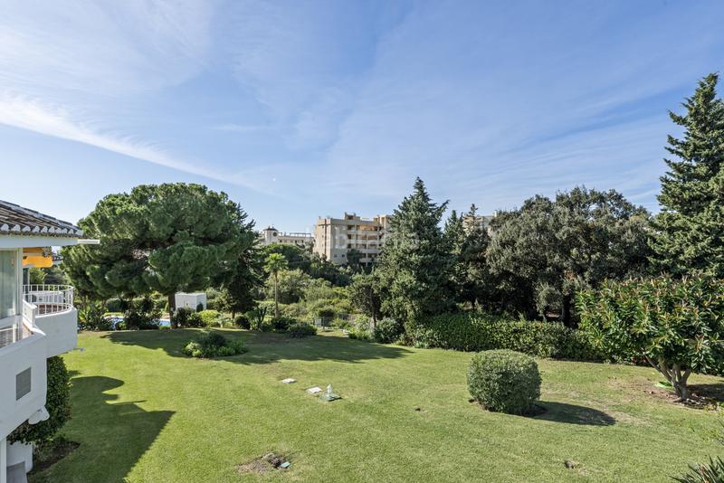 Foto d1047302-7e9e-4414-a196-493532b44800. Àtic amb piscina a Calahonda Mijas