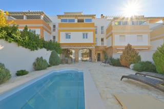 Maison jumelée à Calahonda. Fantástica vivienda familiar de cuatro niveles con piscina priva