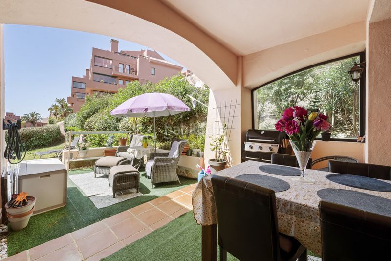 Foto f1fd0169-920e-4275-a563-a31f27c6f1d4. Planta baixa amb aparcament piscina a Calahonda Mijas