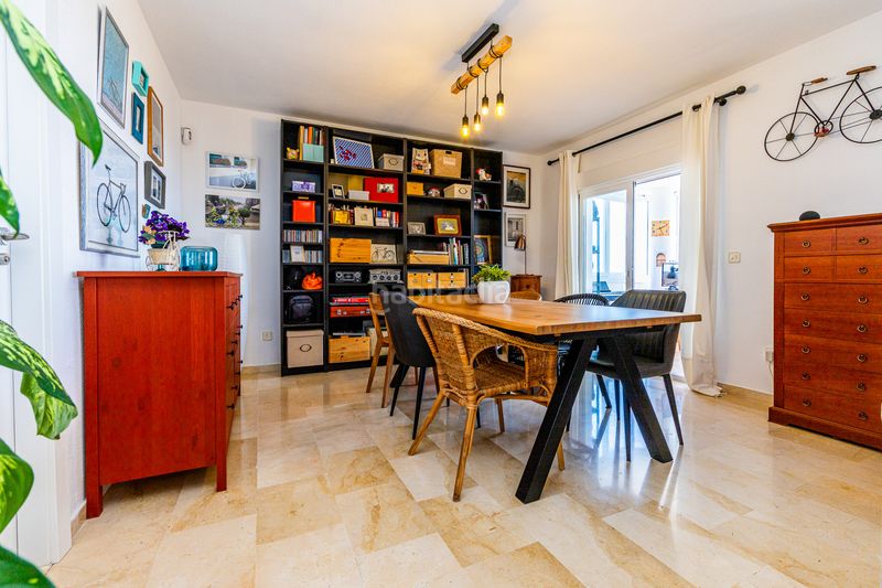 Foto c84332a7-9335-41a8-8d35-15d92bf0a953. Apartament amb piscina a Calahonda Mijas