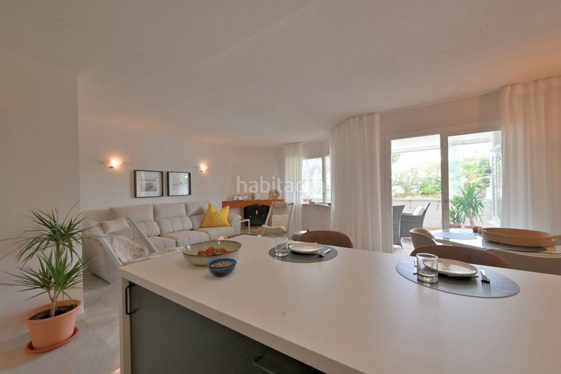 Foto 5c323917-3afa-4fc8-ae44-f1502339135f. Apartament amb aparcament piscina a Calahonda Mijas