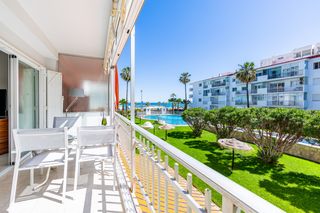 Apartament a Playa de los Boliches. Apartamento en primera línea de playa  fuengirola