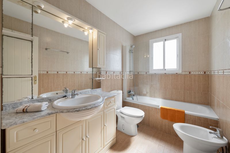 Foto d1a5298b-3f94-4900-9468-3ca89f57dfee. Planta baixa amb aparcament piscina a Calahonda Mijas