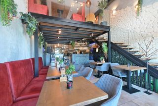 Local Comercial a Calahonda. Restaurante moderno totalmente reformado en venta en la zona baj