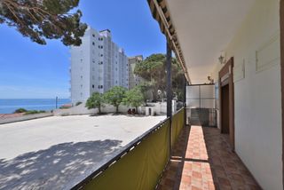 Appartement à Calahonda. Apartamento de un dormitorio en primera línea de playa con vista