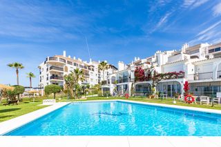 Piano terra in Calahonda. Dúplex junto a la playa con vistas panorámicas al mar