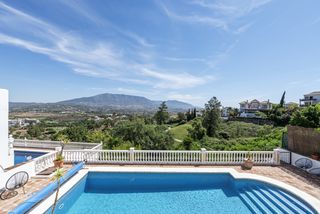 Casa a La Cala Golf - Lagar Martell. Espectacular villa frontal al golf de 5 dormitorios con vistas p