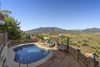 Casa a Campo de Mijas. Impresionante villa de cuatro dormitorios con vistas panorámicas