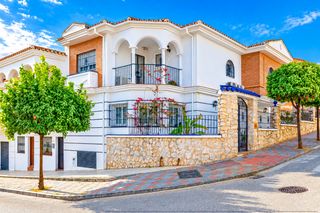 Casa a Castillo Sohail - Myramar. Enorme, impresionante casa de 5 dormitorios en esquina semiapart