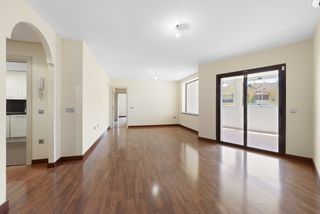 Apartament a Parque de la Paloma. Apartamento de tres dormitorios con vistas al mar, terraza y apa