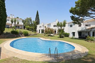 Casa en Calahonda. Villa independiente en la parte baja de calahonda con tres dormi