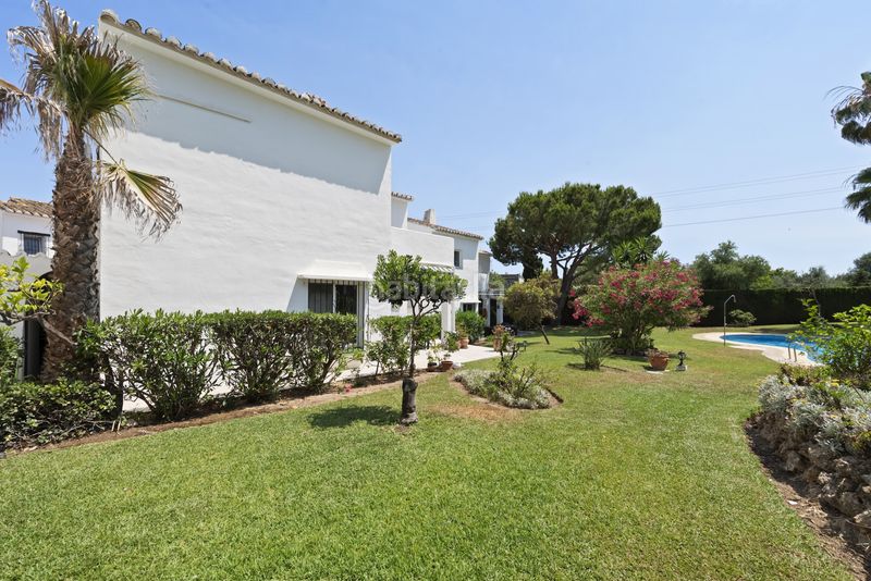 Foto 9abe2420-2c51-4f43-99ba-e4baebffec13. Casa amb piscina a Calahonda Mijas