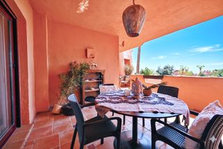 Appartement in La Mairena. Único apartamento de lujo en planta baja de 2 dormitorios y 2 ba
