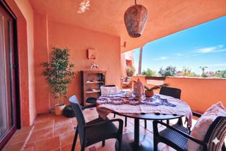 Appartement in La Mairena. Único apartamento de lujo en planta baja de 2 dormitorios y 2 ba