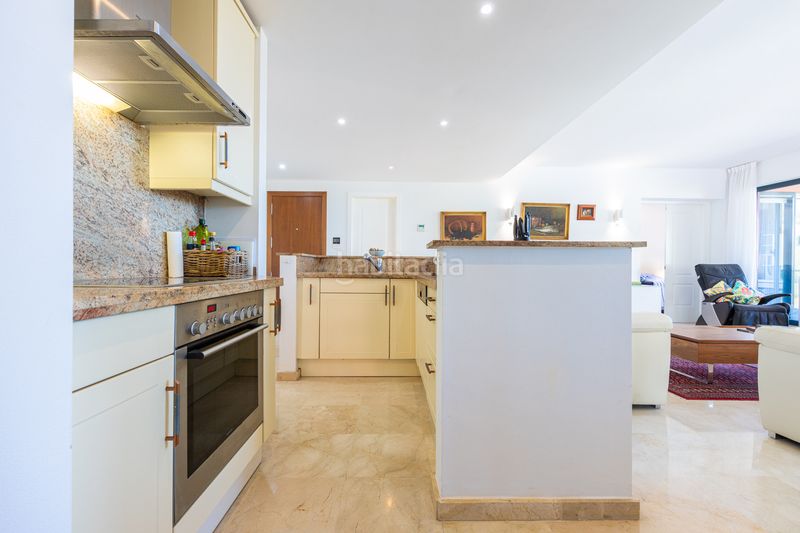 Foto 85f3b082-fef5-48cb-8af7-5d8905244d64. Apartament amb aparcament piscina a Calahonda Mijas