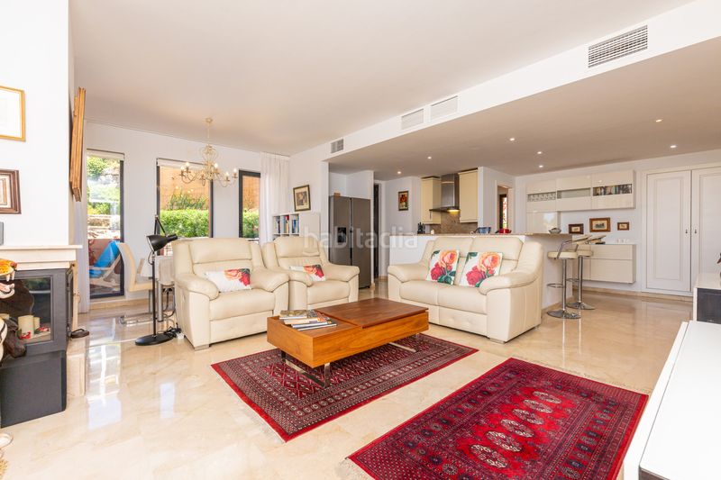 Foto 9a7e4e62-1d3a-4c84-90cf-bdbe4c4a43fc. Apartament amb aparcament piscina a Calahonda Mijas