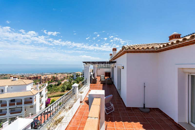 Foto cbe16c41-6a48-436c-bb95-2a458df55d98. Àtic amb aparcament piscina a Calahonda Mijas