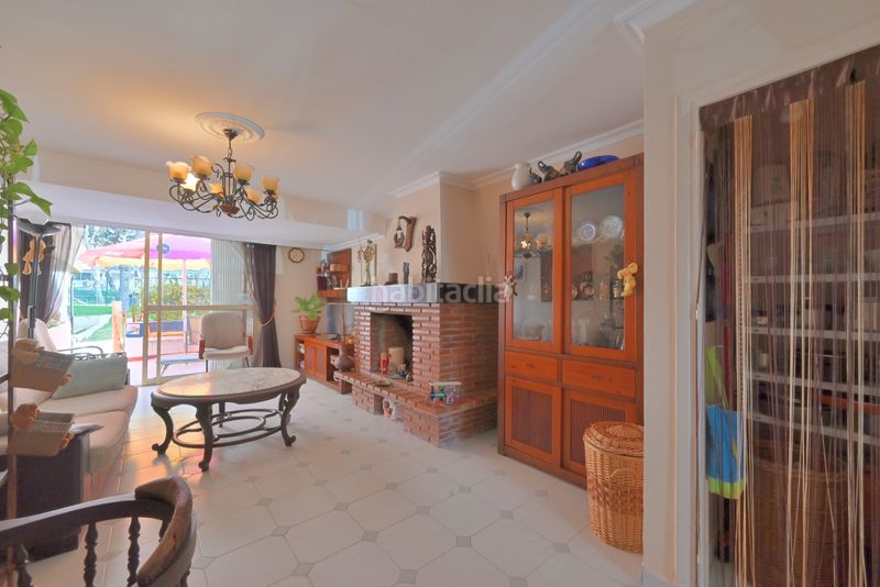 Foto 5d1cf2c3-6757-4d06-9820-dd712efb6d41. Casa adossada amb aparcament piscina a Calahonda Mijas