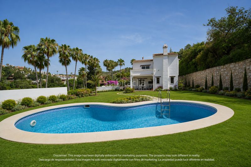 Foto 19560a48-9870-4894-b578-f9e0318e2c80. Casa amb aparcament piscina a Calahonda Mijas