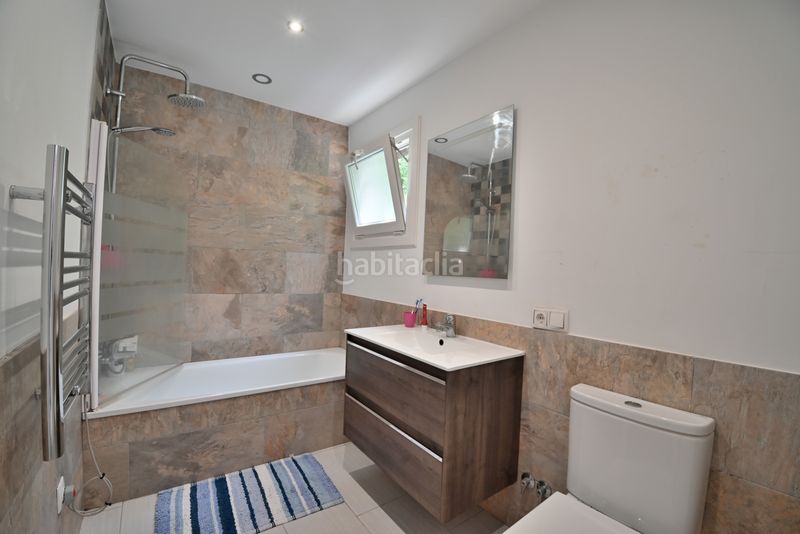 Foto da5690f9-9b50-43c5-a4f0-896feea8cc0d. Casa amb aparcament piscina a Calahonda Mijas