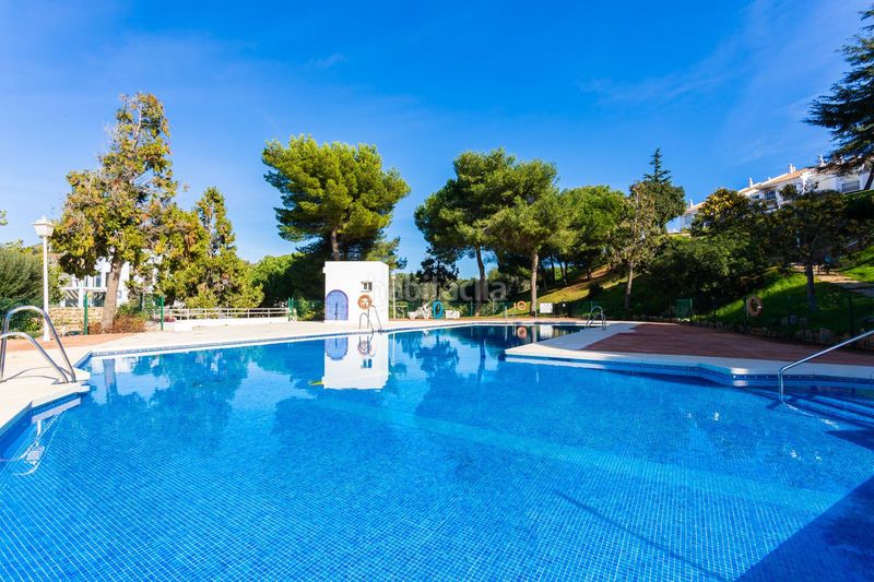 Foto 4919b2e6-dda1-442b-9de1-29cf093a2e36. Casa adossada amb aparcament piscina a Calahonda Mijas
