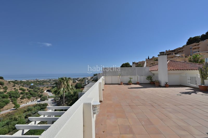 Foto e66cf975-6b67-4a32-b39c-c3d143c39fd1. Àtic amb aparcament piscina a Calahonda Mijas