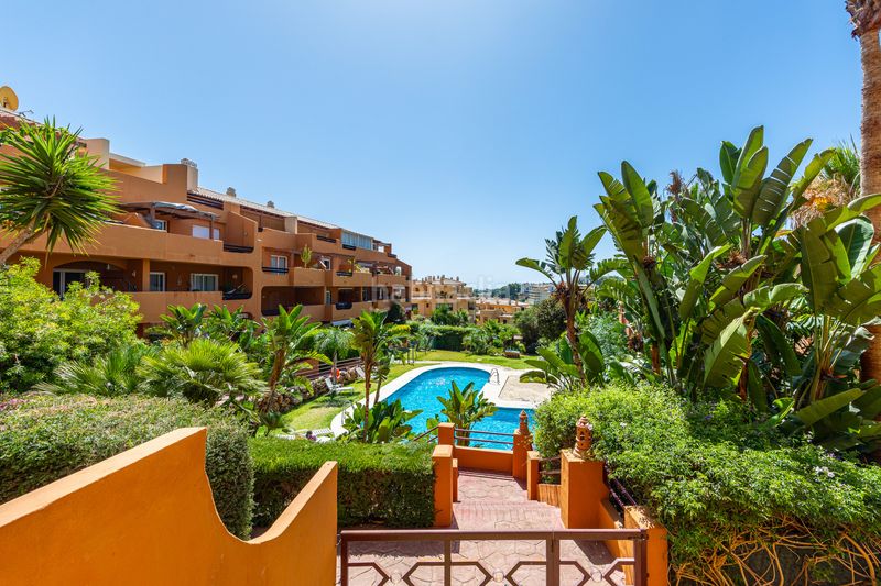 Foto c06e5626-c732-492f-8ffb-0250a5a2a30f. Planta baixa amb aparcament piscina a Riviera del Sol Mijas