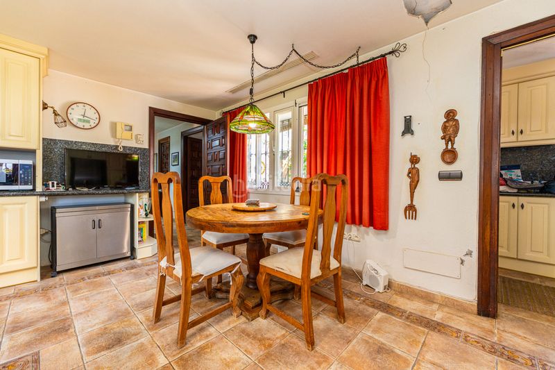 Foto a8a16e83-4afa-4709-b767-e4f75e161436. Casa amb aparcament piscina a El Faro de Calaburra - Chaparral Mijas
