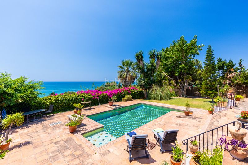 Foto aac6890b-b2fa-4805-9d74-bd554f27c084. Casa amb aparcament piscina a El Faro de Calaburra - Chaparral Mijas