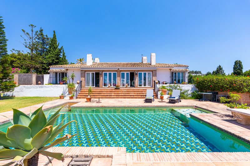 Foto df482508-362c-46b6-9dad-5cb1ef8a1b13. Casa amb aparcament piscina a El Faro de Calaburra - Chaparral Mijas