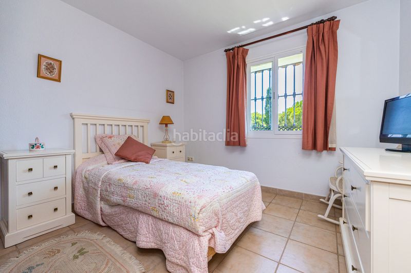 Foto f5496779-b7e1-4641-8cec-869471b9b2a4. Casa amb aparcament piscina a El Faro de Calaburra - Chaparral Mijas