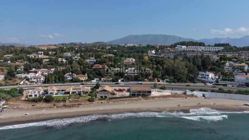 Foto f8d51359-dd6f-489b-bfc8-5cbc3338a992. Casa amb aparcament piscina a El Faro de Calaburra - Chaparral Mijas