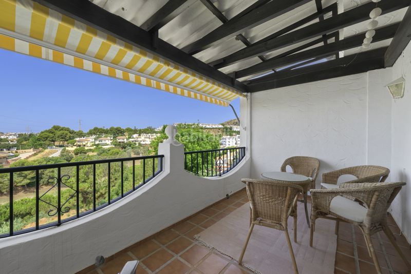 Foto 479a83ce-f6ae-4203-809d-ac9f7f7cf007. Casa adossada amb aparcament piscina a Calahonda Mijas
