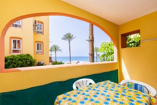 Erdgeschoss en Calahonda. Apartamento de dos dormitorios con licencia de alquiler tur�stic