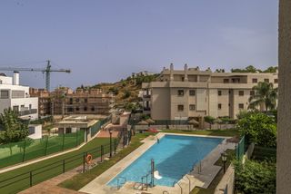 Apartament a Campo de Mijas. Amplio apartamento de tres dormitorios con dos terrazas, piscina