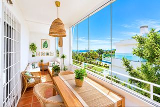 Appartement à Hacienda Torrequebrada. Espectacular apartamento de 2 dormitorios con piscina y aparcami