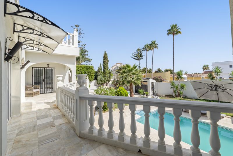 Foto ef0a1ef0-95fc-4322-b59a-06892298ea44. Casa amb aparcament piscina a El Faro de Calaburra - Chaparral Mijas
