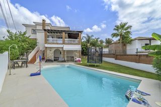 Haus in Campo de Mijas. Villa reformada con gusto, con piscina y garaje en cortijo chico