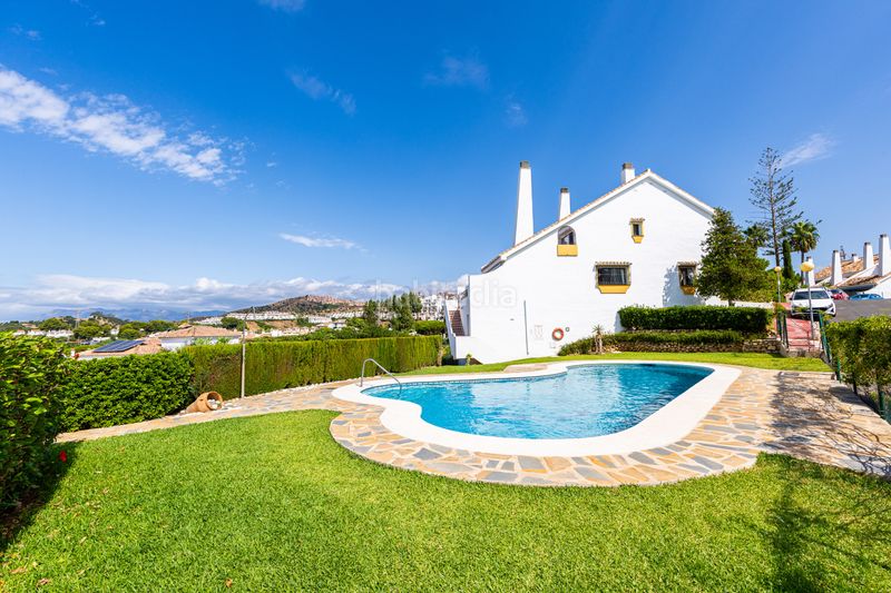 Foto 222b2647-c161-4e28-aa25-db3f302003b5. Casa aparellada amb piscina a Calahonda Mijas