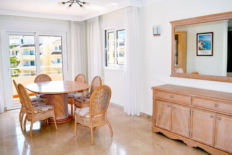 Foto 421b7e00-af17-4277-a5c5-658e9013d75d. Dúplex amb aparcament piscina a Marbesa Marbella