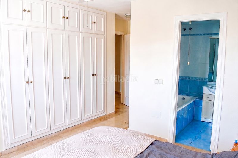 Foto 6d7b9a7c-9f7c-4e45-8f65-1b94075560b7. Dúplex amb aparcament piscina a Marbesa Marbella
