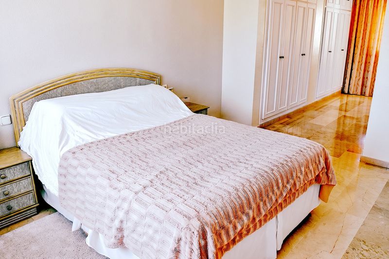 Foto bf83dd2f-6ff5-4170-b732-6513d5218e9f. Dúplex amb aparcament piscina a Marbesa Marbella