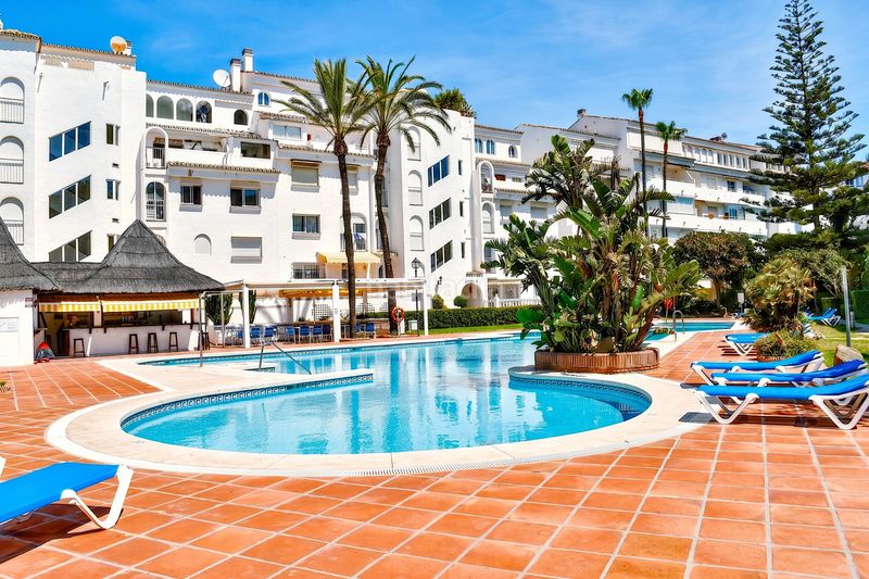 Foto e6baf76d-b2af-45e2-9b65-6a0ddd928927. Dúplex amb aparcament piscina a Marbesa Marbella