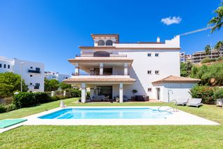 Planta baixa a La Cala Mijas. Apartamento único en planta baja elevada con más de 300 m de jar