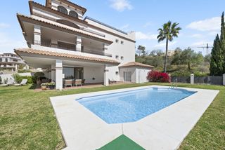 Planta baixa a La Cala Mijas. Apartamento único en planta baja elevada con más de 300 m de jar