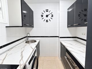 Apartament a Parque de la Paloma. Apartamento de un dormitorio con salóncomedor, cocina independie