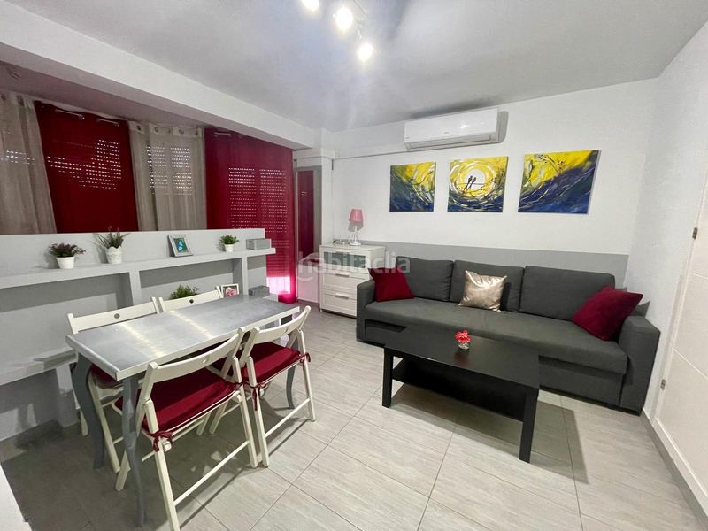Foto f08c9f6a-f288-4567-9e85-9bfd148ed080. Estudi amb piscina a Centro Torre del Mar