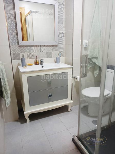 Foto c706ac01-6c8e-43a9-bf5b-d74405771c4e. Piso en avenida antonio toré toré 24e en Poniente-Faro Torre del Mar